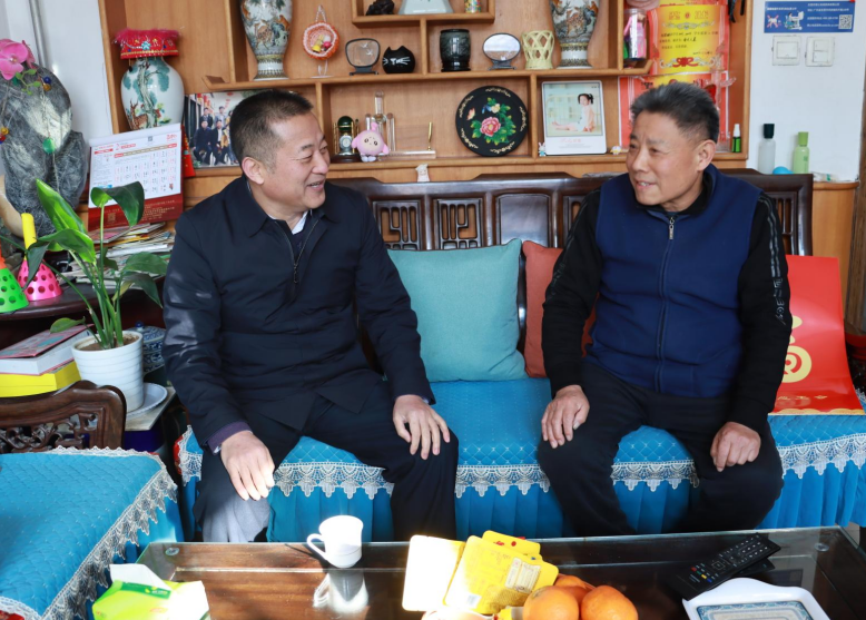 春節(jié)將至，宏河集團黨委走訪慰問老干部、困難黨員職工1